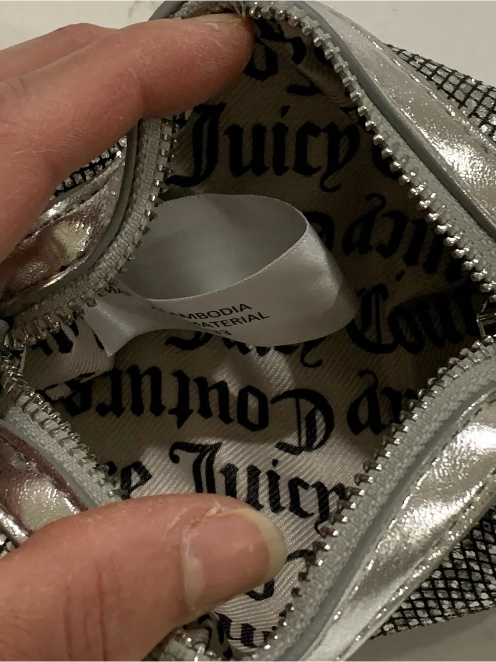 Juicy Couture Silver Barrel Coin Purse with Silver chain - Picture 11 of 12